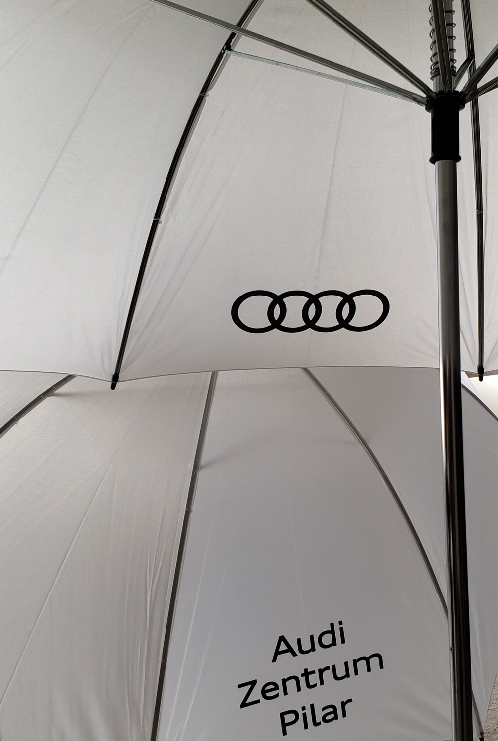 paraguas_audi_blanco1.jpg