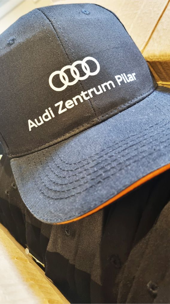 paraguas-y-gorros-audi-2.jpg