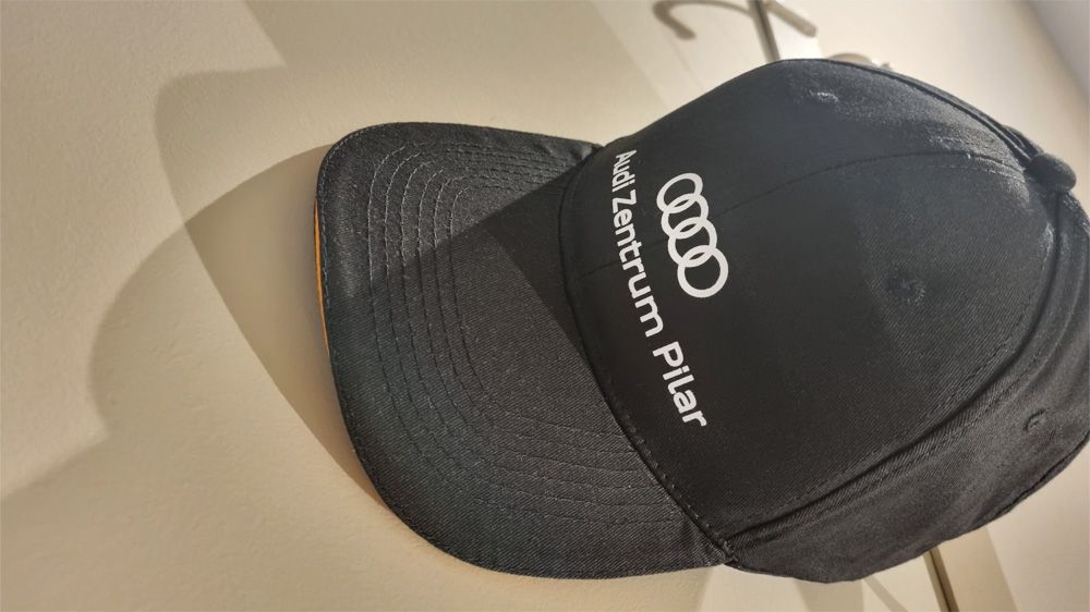paraguas-y-gorros-audi-3.jpg